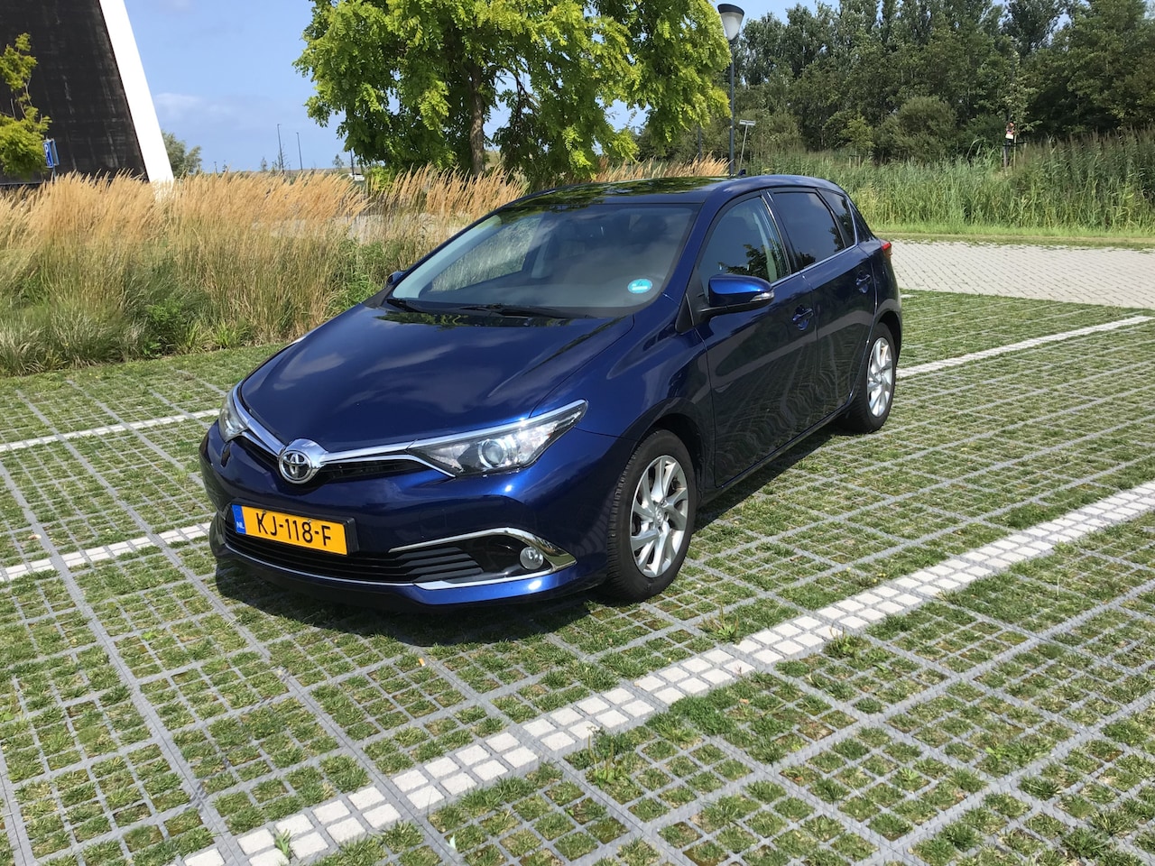 Toyota Auris - 1.2T Dynamic Panoramadak/152000km/trekhaak/bj2016 - AutoWereld.nl