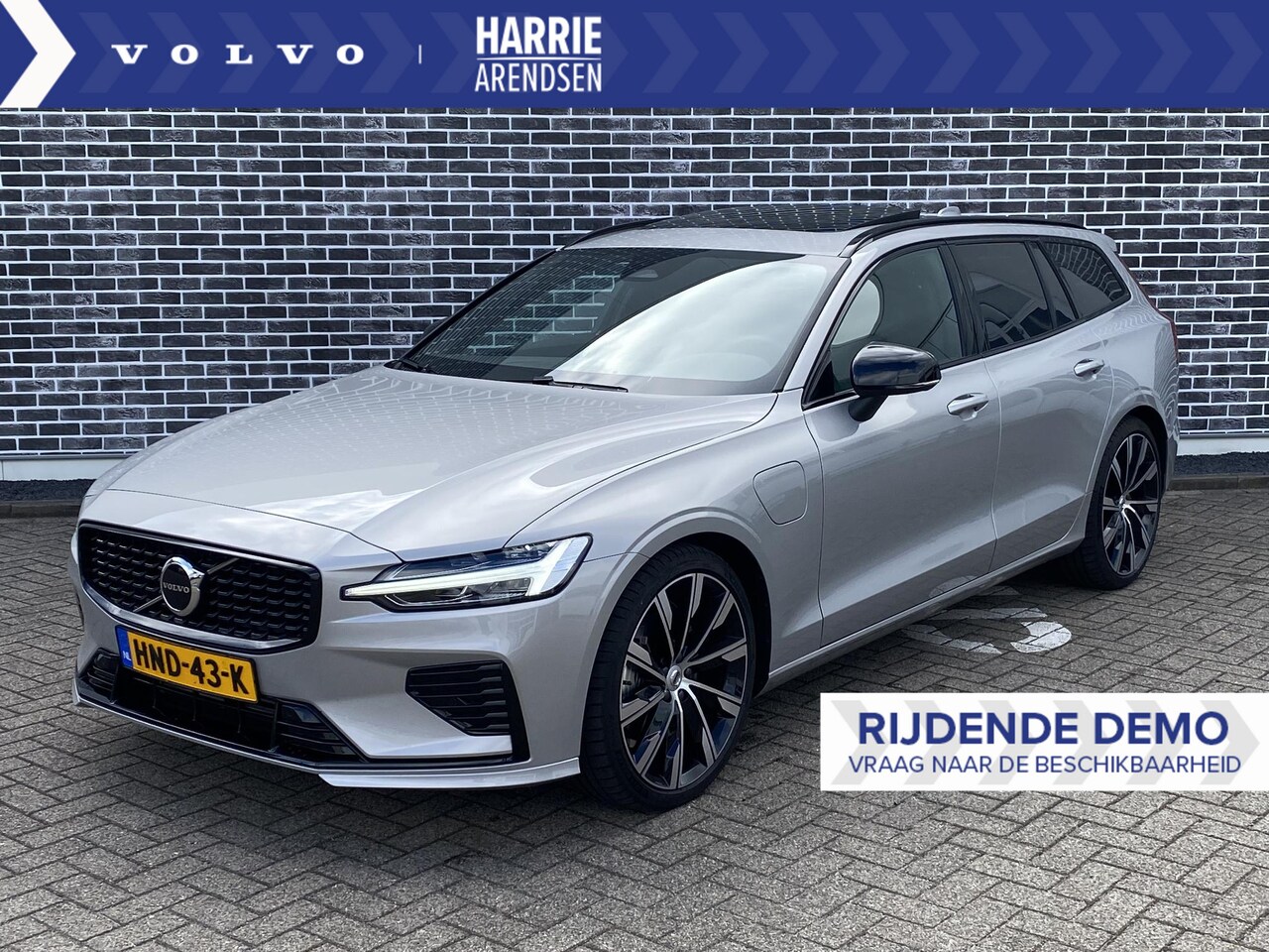 Volvo V60 - T6 Plug-in hybrid AWD Plus Dark | Panoramadak | Donker getint glas achter | 20" LM wielen - AutoWereld.nl