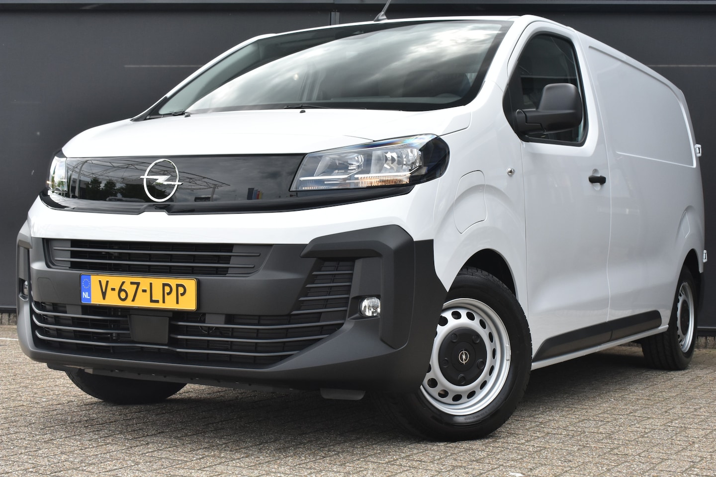 Opel Vivaro Electric - L2 75 kWh Demo-Deal ! | Navigatie | Achteruitrijcamera | Draadloos Apple Carplay & Android - AutoWereld.nl