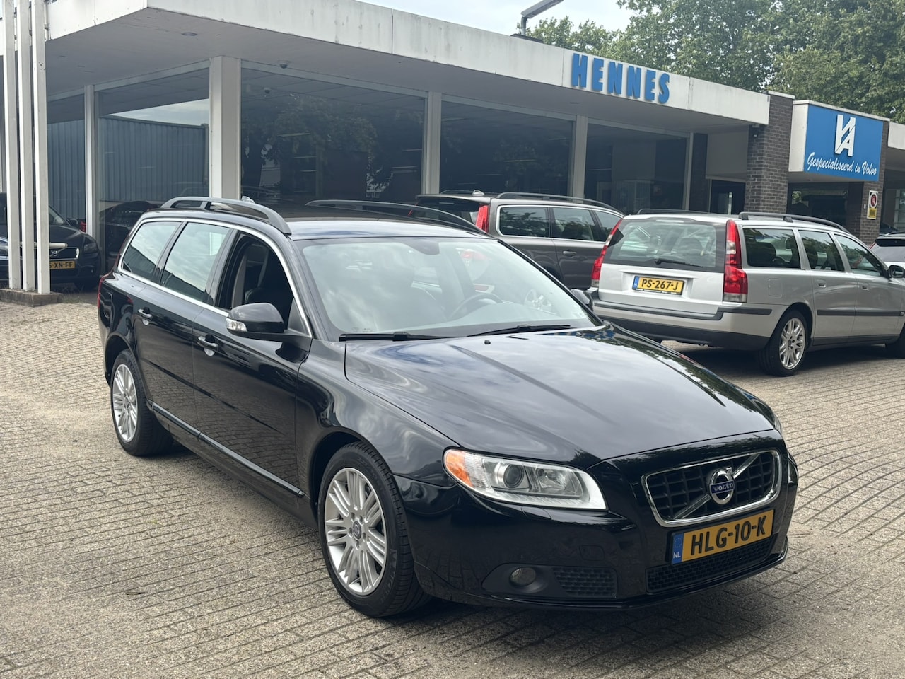 Volvo V70 - 2.5T 231pk Md '10 Xenon BTW voordeel €650,- - AutoWereld.nl