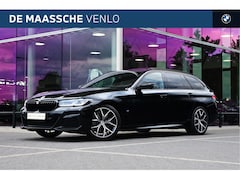 BMW 5-serie Touring - 520i High Executive M Sport Automaat / Panoramadak / Trekhaak / Laserlight / Achteruitrijc