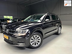 Volkswagen Tiguan - 2.0 TDI R-Line I Digital Dash I Camera I Carplay I Clima I Stuur & Stoelverw. I Elec Koffe