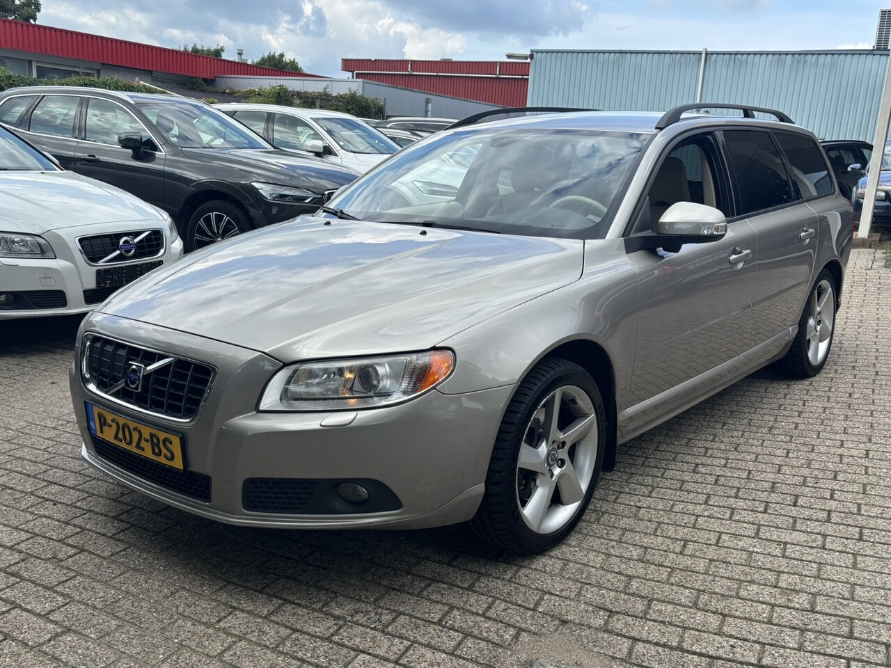 Volvo V70 - 3.2 Aut Xenon ACC Bluetooth BTW voordeel €650,- - AutoWereld.nl