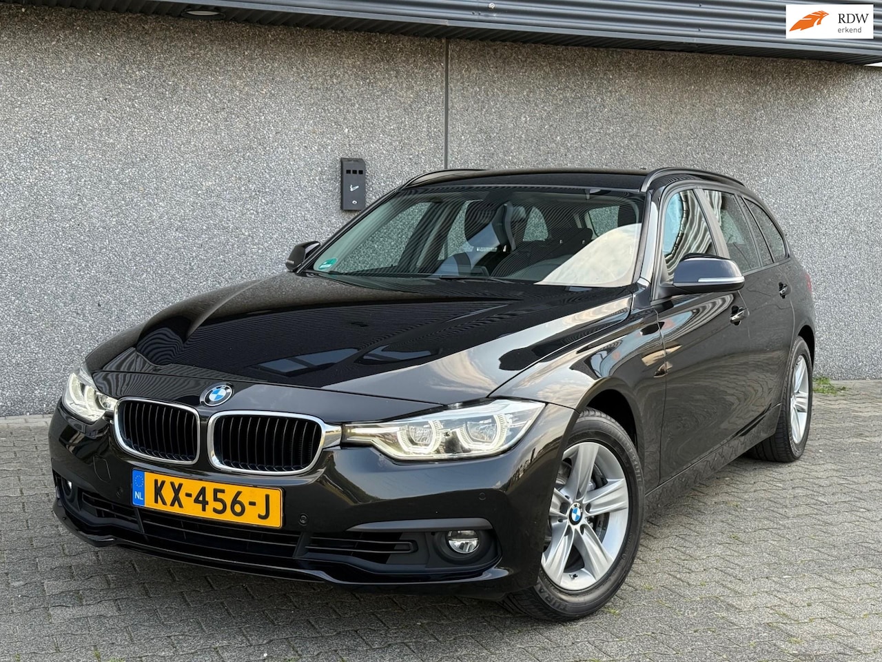 BMW 3-serie Touring - 320i Luxury 320i Luxury - AutoWereld.nl