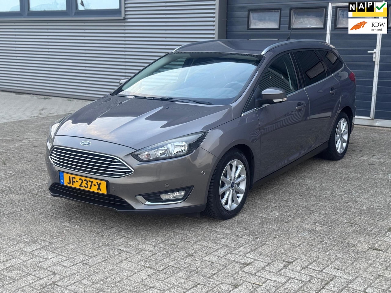 Ford Focus Wagon - 1.0 First Edition - ALLE OPTIES - ZEER NETJES - NAVI - LM VELGEN - TREKHAAK - NWE APK!! - AutoWereld.nl
