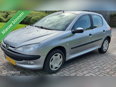 Peugeot 206 - 1.4 Gentry 105076 KM NAP AUTOMAAT 5DRS UNIEK