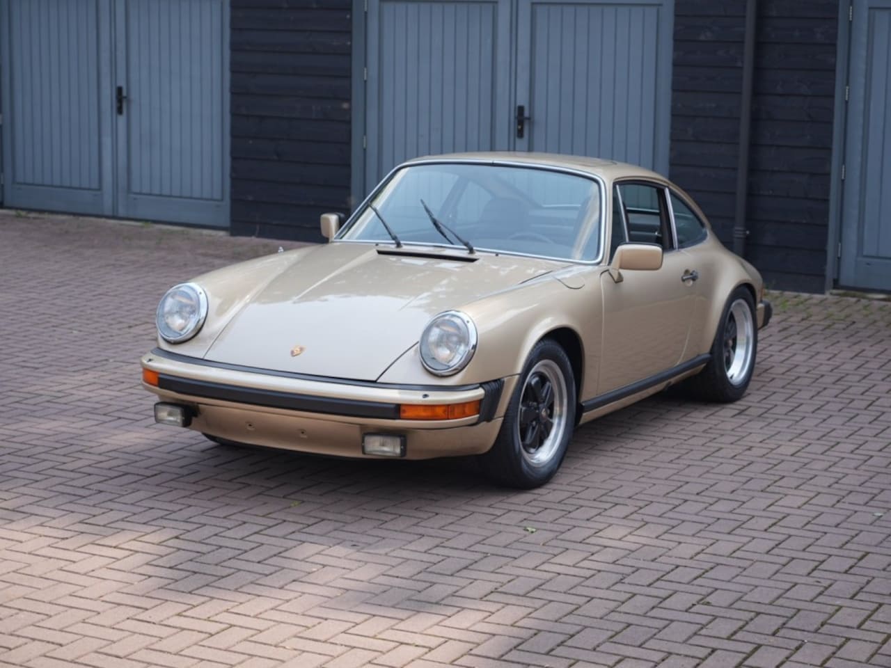 Porsche 911 - 3.0SC Coupe platinum metallic sunroof - AutoWereld.nl