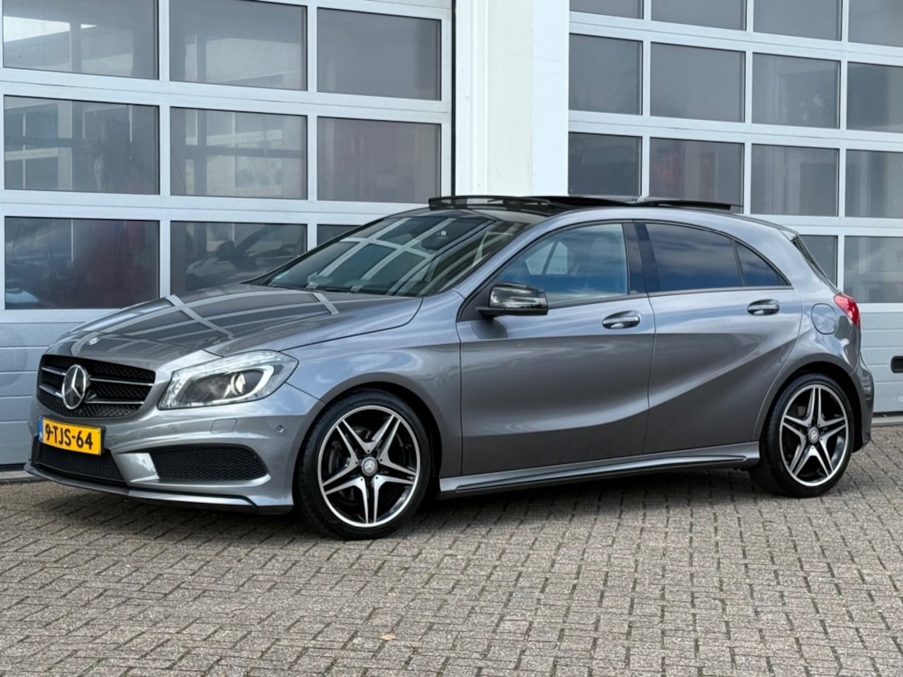 Mercedes-Benz A-klasse - 180 Ambition AMG Aut. Xenon Navi Pano Clima Keurige auto! - AutoWereld.nl