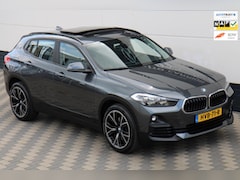 BMW X2 - SDrive20i Pano Navi Trekhaak Dealer Ond 1Ste Eig
