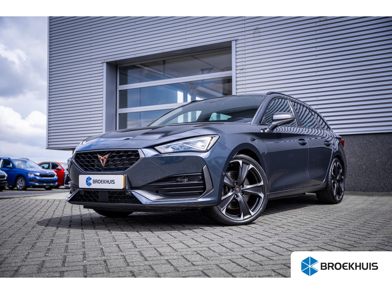 CUPRA Leon Sportstourer - 1.4 e-Hybrid VZ Performance 245PK | Lichtmetalen velgen 19" | Trekhaak | - AutoWereld.nl
