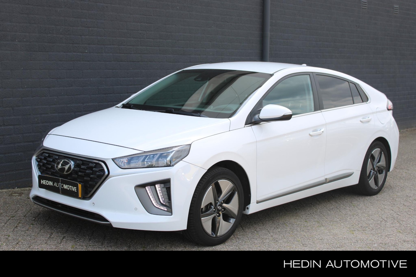 Hyundai IONIQ - 1.6 GDi Premium - Plus Design Hybride | Automaat | Navigatie | Camera | Climate Control | - AutoWereld.nl