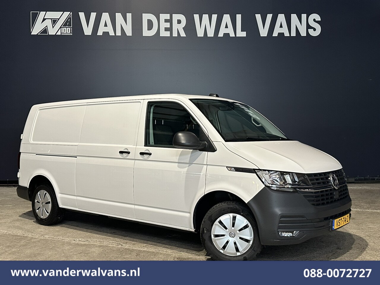 Volkswagen Transporter - 2.0 TDI 150 pk L2H1 Euro6 # Airco | Trekhaak | Apple Carplay | Android Auto Parkeersensore - AutoWereld.nl