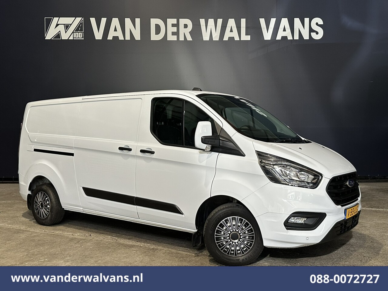 Ford Transit Custom - 2.0 TDCI 130pk L2H1 Euro6 Airco | LED | Cruisecontrol | Verwarmde voorruit | Parkeersensor - AutoWereld.nl