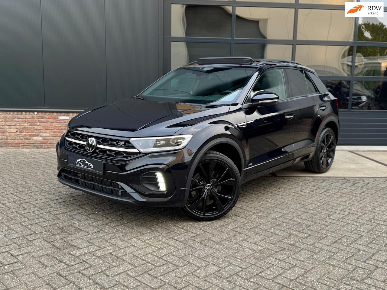 Volkswagen T-Roc - 1.5 TSI R-Line Blackstyle/Pano/Led/BTW/Garantie - AutoWereld.nl