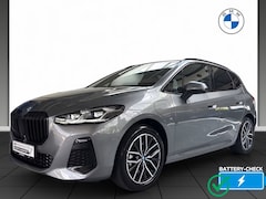 BMW 2-serie Active Tourer - 230e xDrive M-SPORT * LED, NAVI+, LEDER/ALC, PANORAMA, TREKH, DRIV. ASS+, 18-inch LMV - Ex