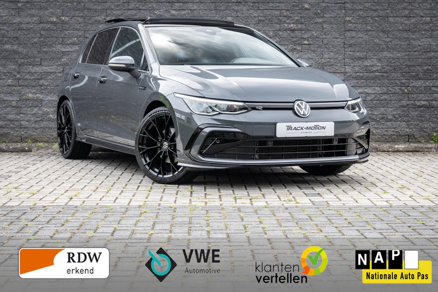 Volkswagen Golf - 1.5 eTSI R-Line Panoramadak - AutoWereld.nl