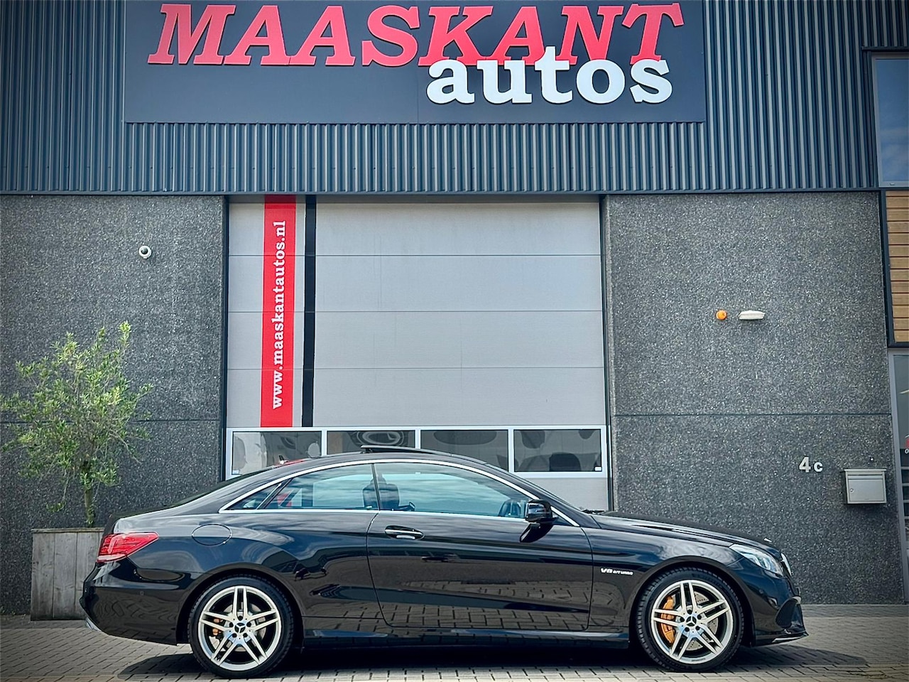 Mercedes-Benz E-klasse Coupé - 500 / V8 Biturbo / 408pk / Amg pack / Pano / Harman Kardon / GERESERVEERD! - AutoWereld.nl
