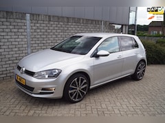 Volkswagen Golf - 1.2 TSI Connected Series 5 Deurs Navi Camera Clima Apple Carplay Stoelverw Cruise 2x PDC L