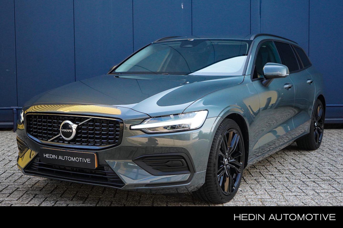Volvo V60 - 2.0 B4 Essential Edition | Pilot assist | Climate | Park assist | Sport Pack - AutoWereld.nl