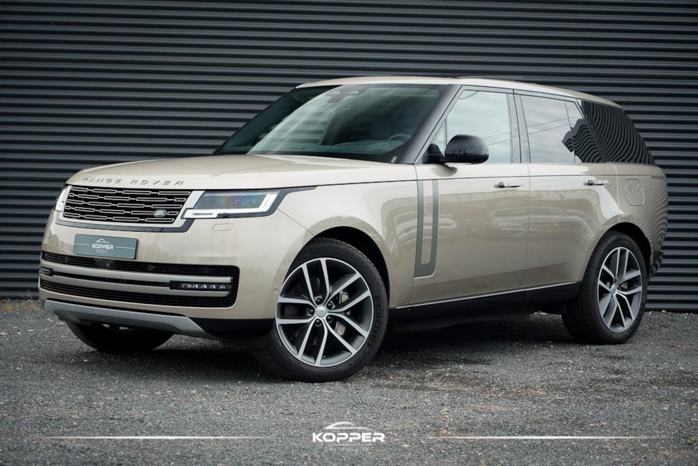 Land Rover Range Rover - 3.0 P460e HSE PHEV / Batumi Gold / Towing Pack / Pano / NL Auto / 4Wiel sturing - AutoWereld.nl
