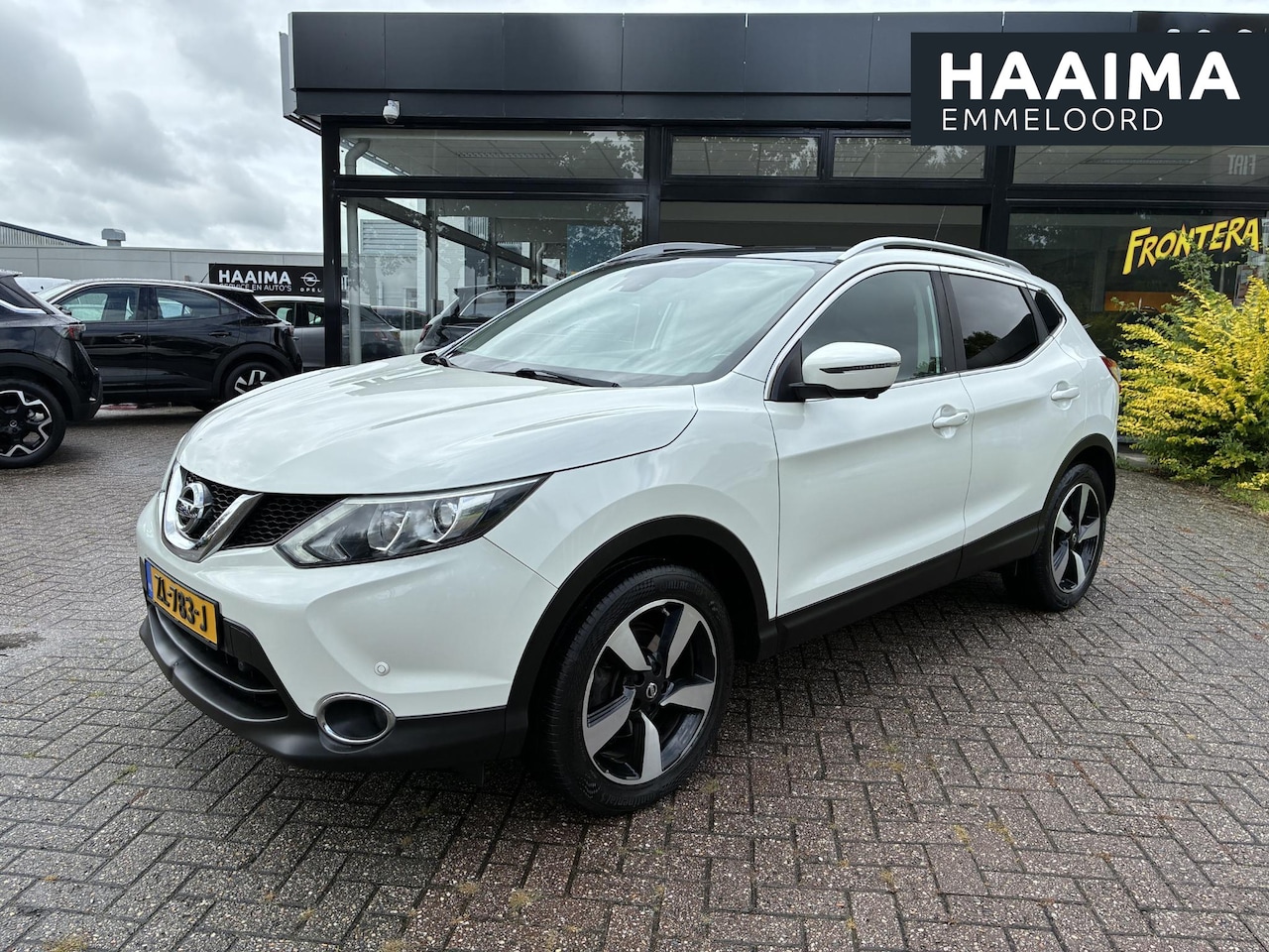 Nissan Qashqai - 1.2 N-Connecta Climate control | Navigatie | Panorama dak | Camera | Elektrisch Pakket | T - AutoWereld.nl