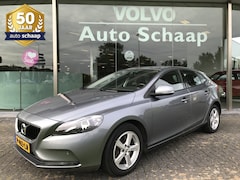 Volvo V40 - 1.5 T3 Momentum Automaat | Rijklaar incl 12 mnd Bovag | Trekhaak Stoelverwarming PDC voor