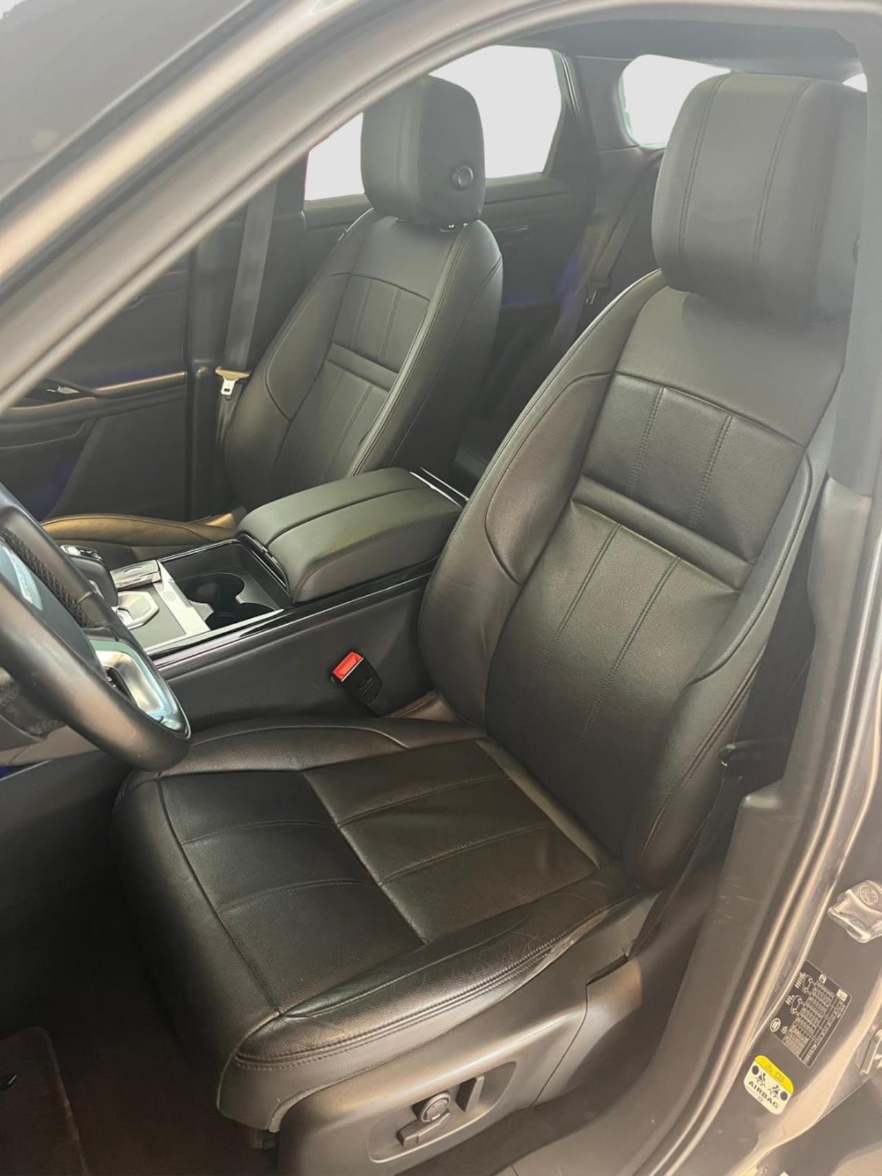 Land Rover Range Rover Evoque - 2.0 P250 AWD R-Dynamic SE | Pano | Trekhaak | Vol leer | 2e set wielen |