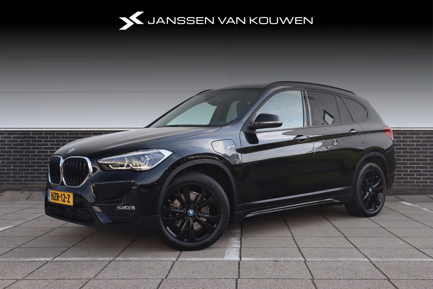 BMW X1 - xDrive25e * PHEV * Sport Line * Navigatie * Stoelverwarming * LED Koplampen * - AutoWereld.nl