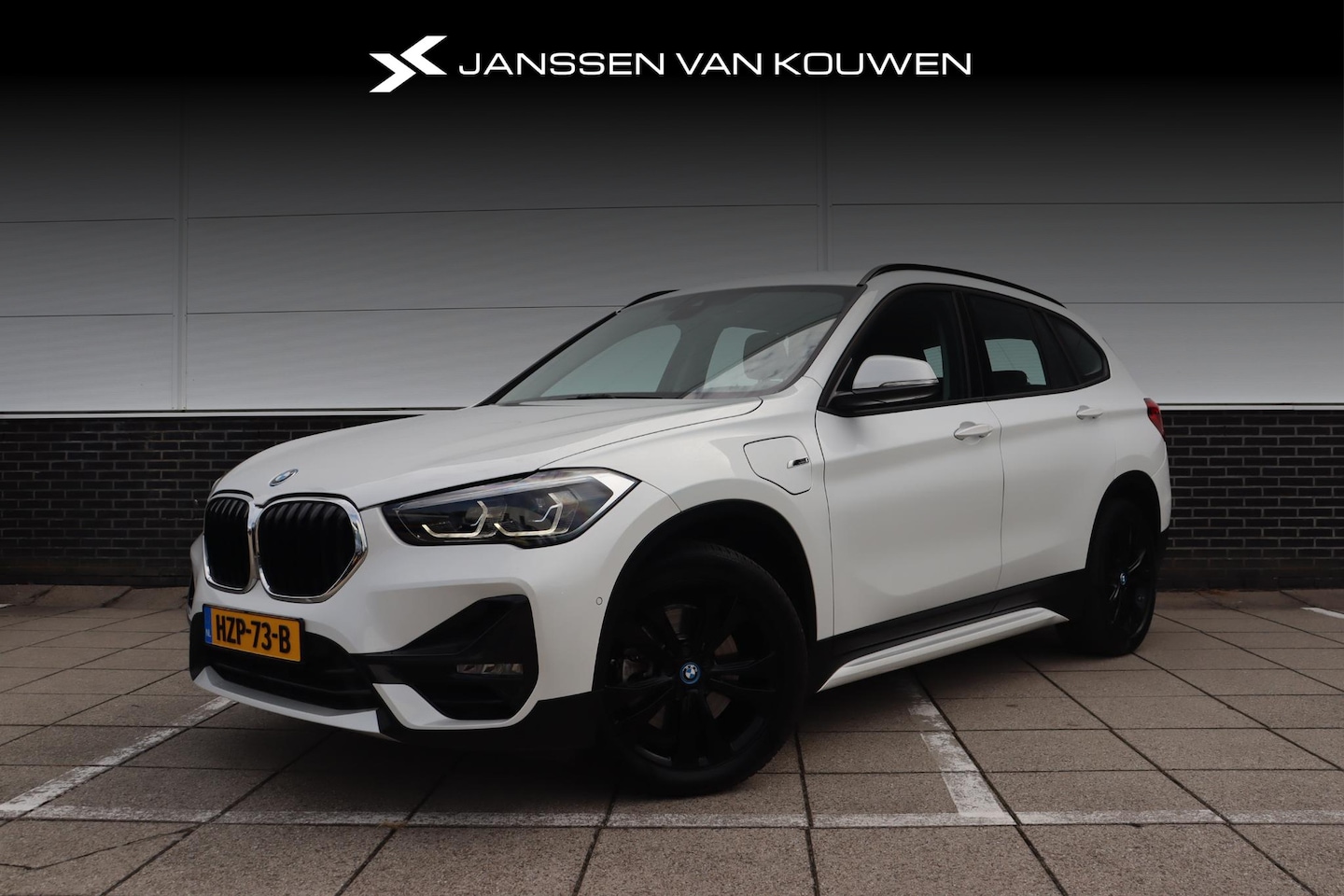 BMW X1 - xDrive25e PHEV Sport Line Trekhaak Navigatie Stoelverwarming LED Koplampen - AutoWereld.nl
