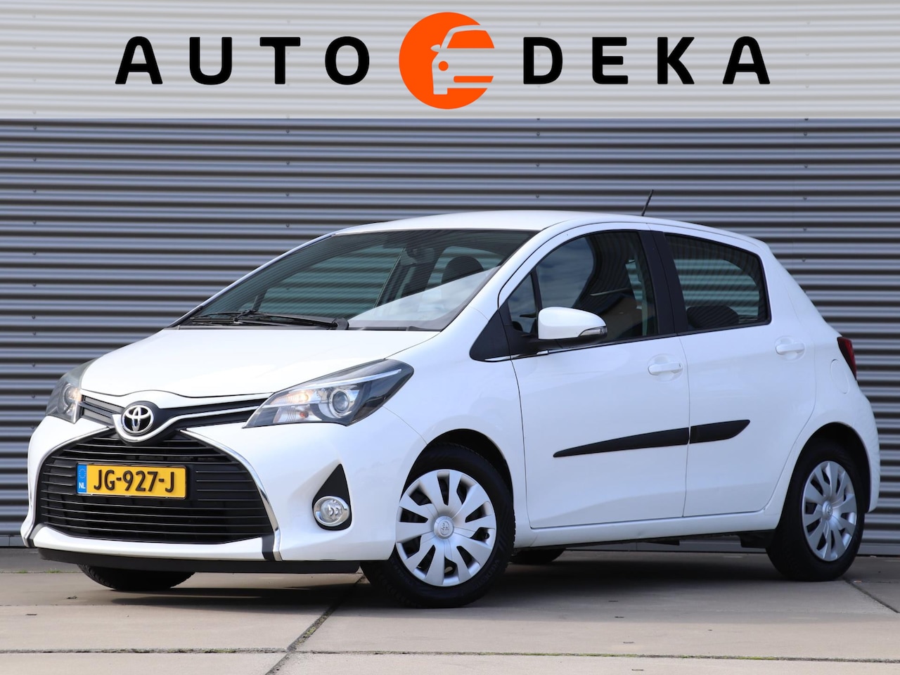 Toyota Yaris - 1.0 VVT-i Active *Navigatie*Cruisecontr.*Bluetooth* - AutoWereld.nl