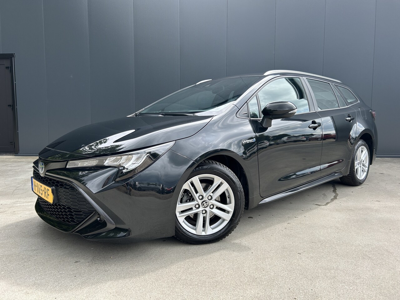 Toyota Corolla Touring Sports - 1.8 Hybrid Active ADAPT CRUISE CAMERA LED NAVI ECC - AutoWereld.nl