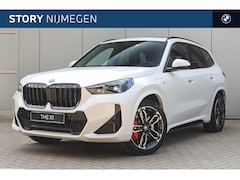 BMW X1 - xDrive25e M Sport Automaat / Panoramadak / Sportstoelen / Achteruitrijcamera / M Adaptief