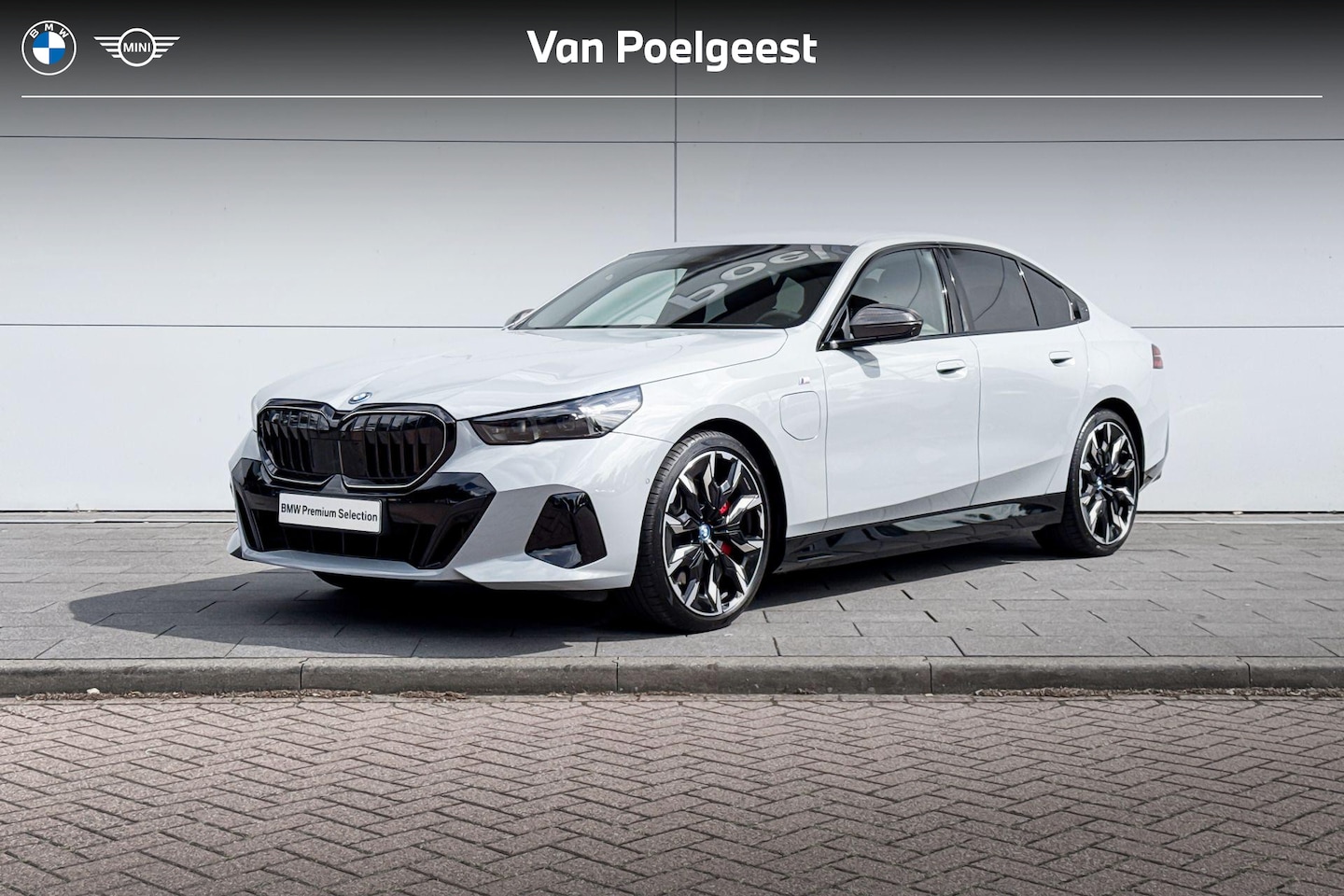 BMW 5-serie - Sedan 550e xDrive | Bowers & Wilkins | M sportonderstel Professional | - AutoWereld.nl