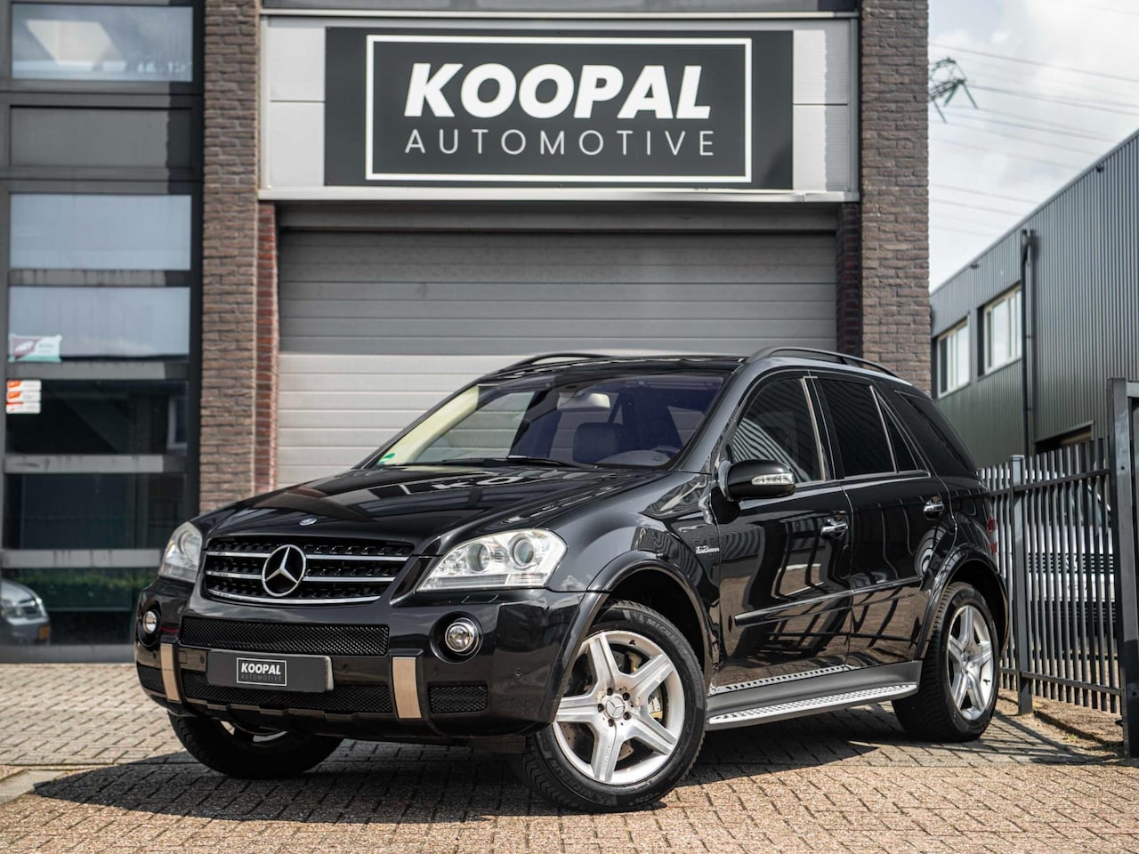 Mercedes-Benz M-klasse - AMG 63 | Harman Kardon | Schuifdak | Keyless | Stoelventilatie - AutoWereld.nl