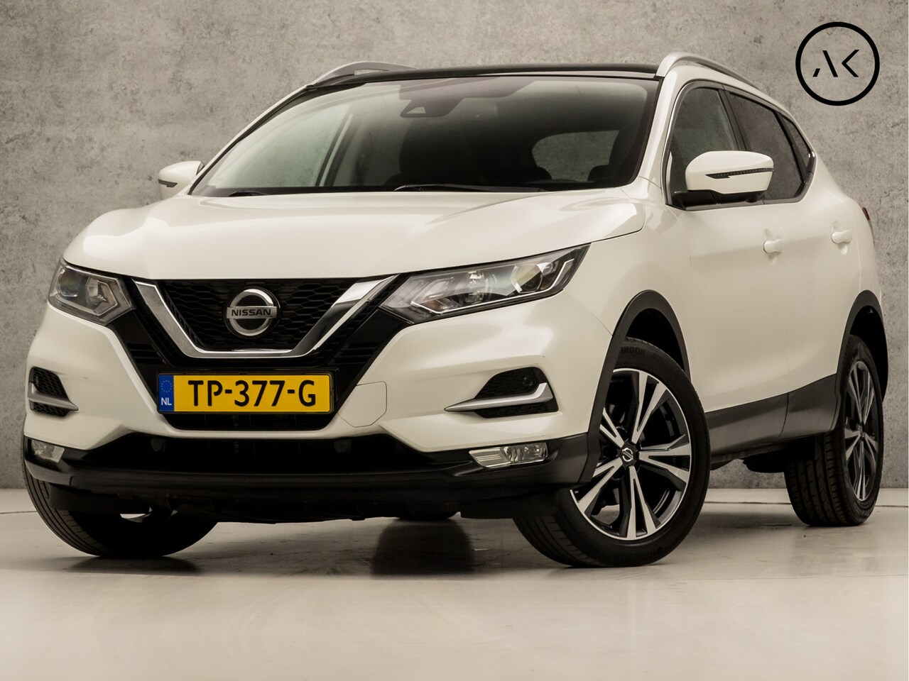 Nissan Qashqai - 1.2 N-Connecta Automaat (PANORAMADAK, NAVIGATIE, 360 CAMERA, KEYLESS, SPORTSTOELEN, CRUISE - AutoWereld.nl