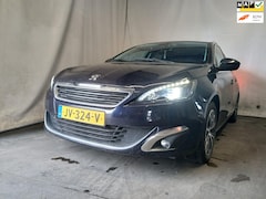 Peugeot 308 SW - 1.2 PureTech Blue Lease Premium - Front Schade