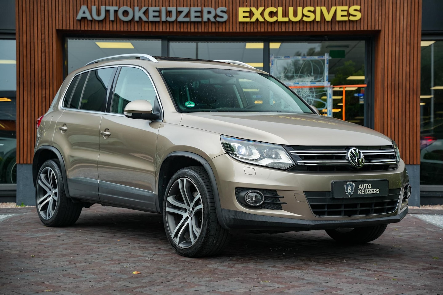 Volkswagen Tiguan - 2.0 TSI Sport&Style 4Motion Panoramadak Navi Clima Cruise Camera Stoelverw. Xenon - AutoWereld.nl