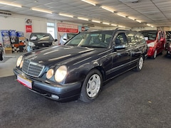 Mercedes-Benz E-klasse Combi - 200 K. Classic. Automaat, cruise control, airco en net nog een beurtje gehad