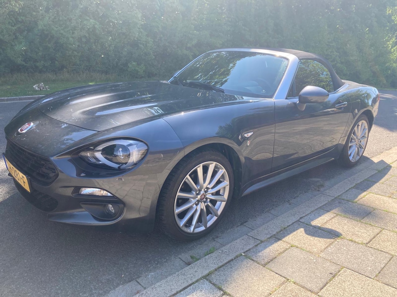 Fiat 124 Spider - 1.4 MultiAir Turbo Lusso 9882 KM met Nationale Autopas. Géén import ! Wegens overcompleet - AutoWereld.nl