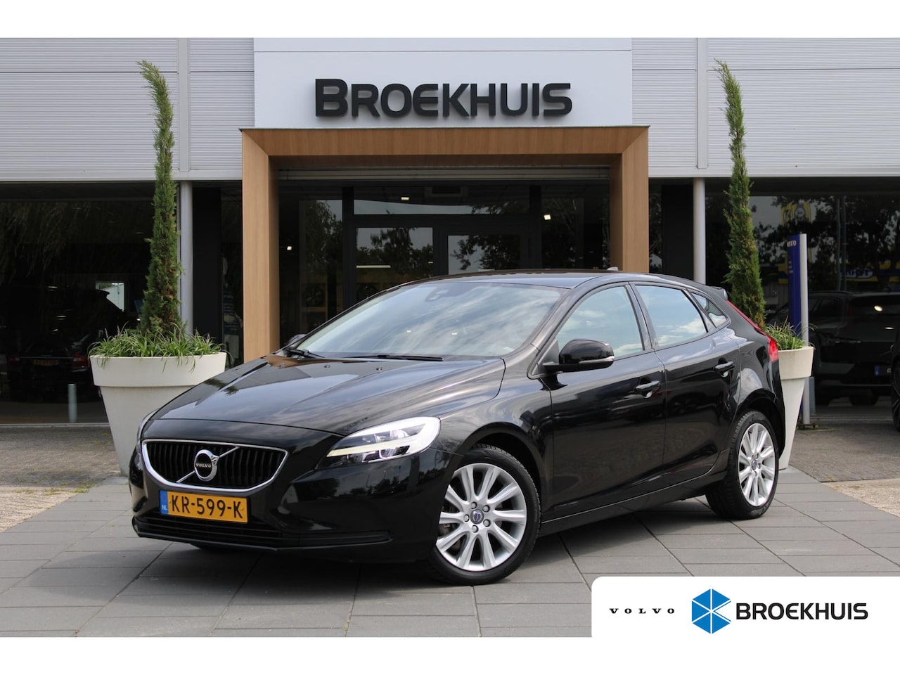 Volvo V40 - T3 Momentum | Standkachel | Stoelverwarming | Cruise Control | High Performance Audio | Pa - AutoWereld.nl