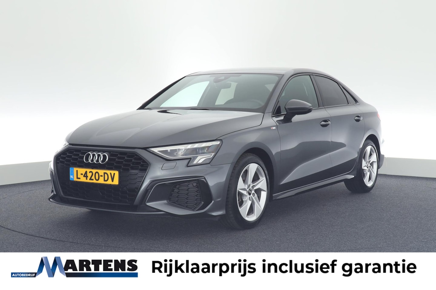 Audi A3 Limousine - 35 TFSI 150pk S-Tronic 2x S-Line Stoelverwarming Privacyglass Virtual Cockpit Navigatie - AutoWereld.nl