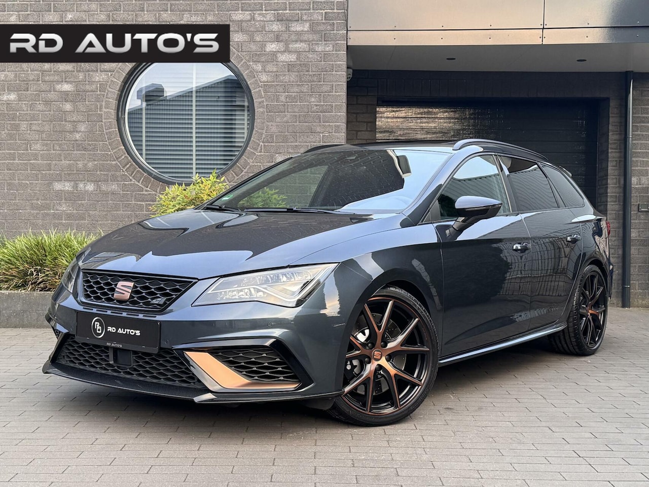SEAT Leon - 2.0 TSI 4DRIVE CUPRA R 300 Carbon Performance Pano - AutoWereld.nl