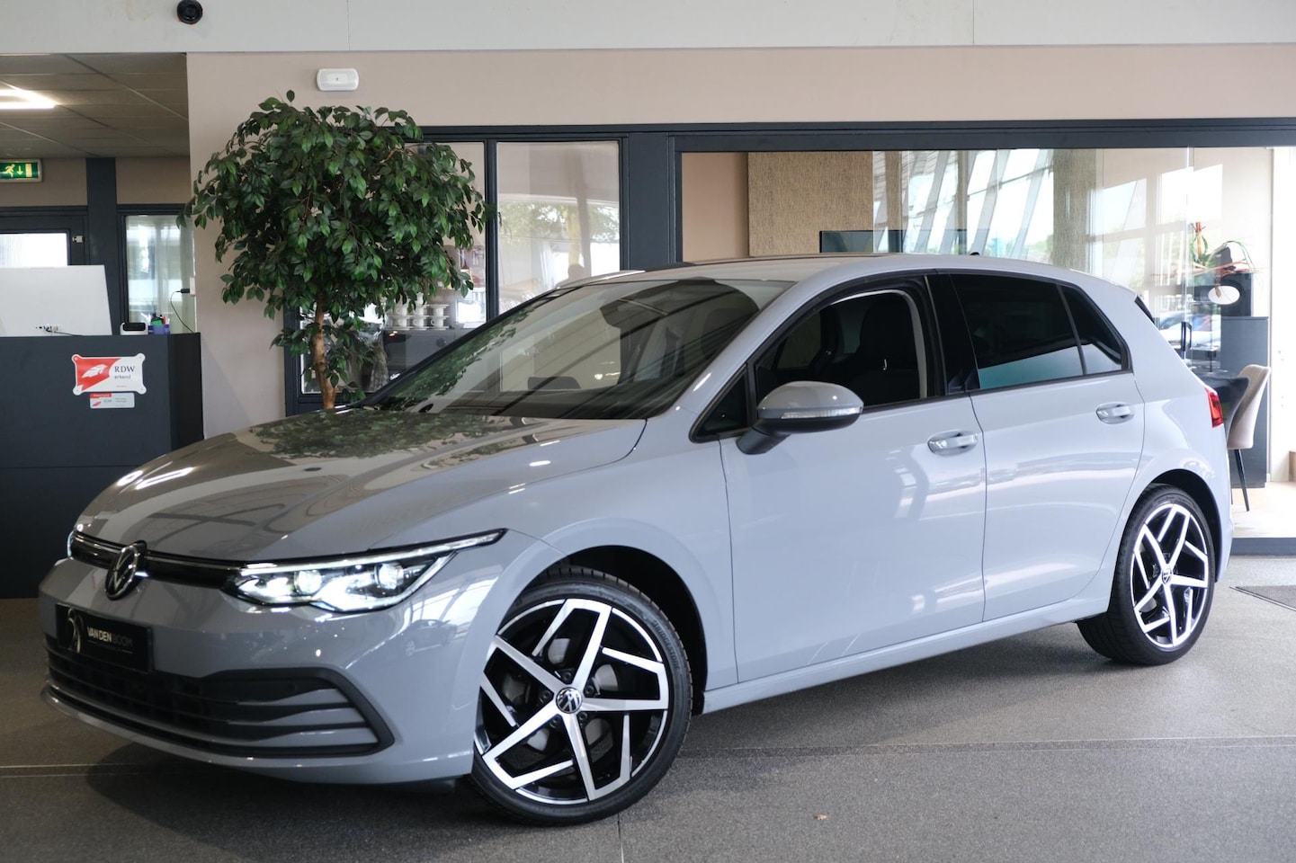 Volkswagen Golf - 8 1.5 eTSI Life DSG 150PK HuD IQ Led Navi - AutoWereld.nl