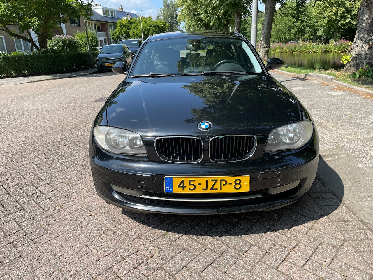 BMW 1-serie - 116i Corporate Business Line Nieuwe remblokken en schijven voor en achter - AutoWereld.nl