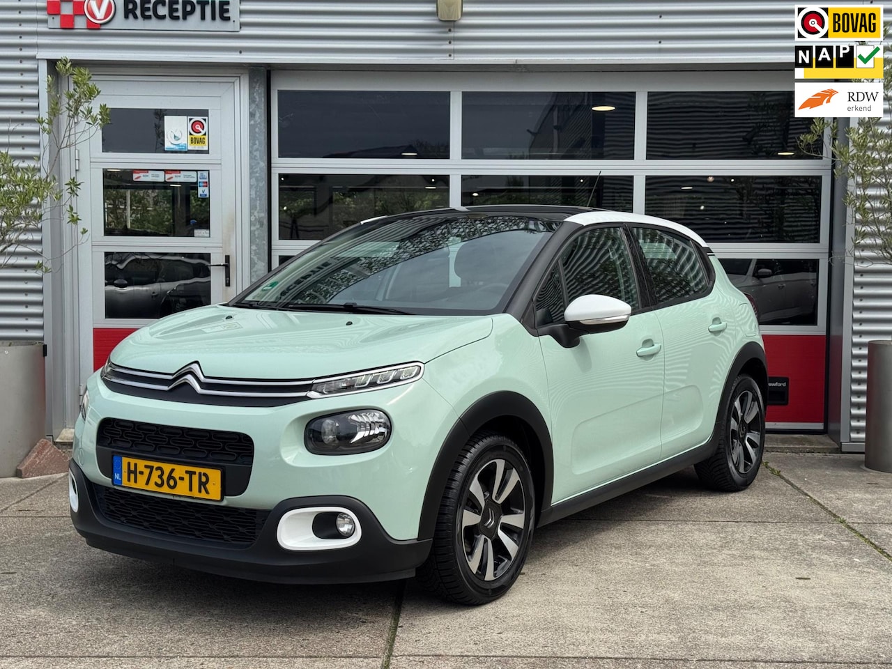 Citroën C3 - 1.2 PureTech S&S Shine Carplay / Panodak / Pdc / Goed onderhouden - AutoWereld.nl