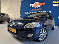 Hyundai i30 - 1.6i Style/bj.2007/kleur:blauw/5 deurs/climate/sportvelgen/trekhaak/nieuwe koppeling/NAP m