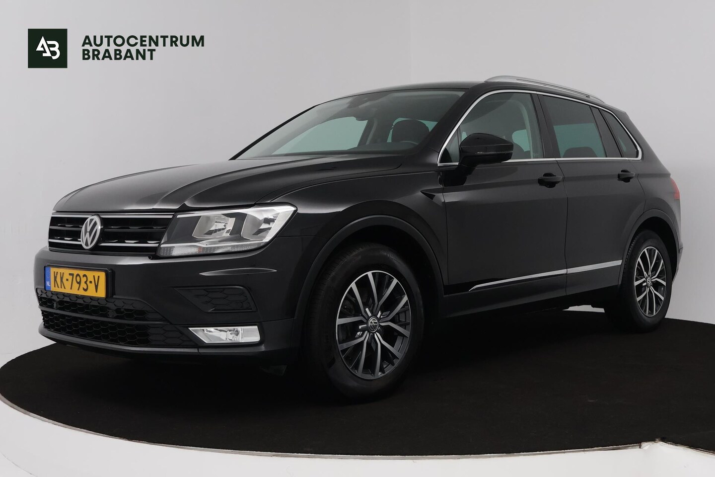 Volkswagen Tiguan - 1.4 TSI Connected Series (NAVIGATIE, PARKEERSENSOREN, CLIMA, CARPLAY, GOED ONDERHOUDEN) - AutoWereld.nl