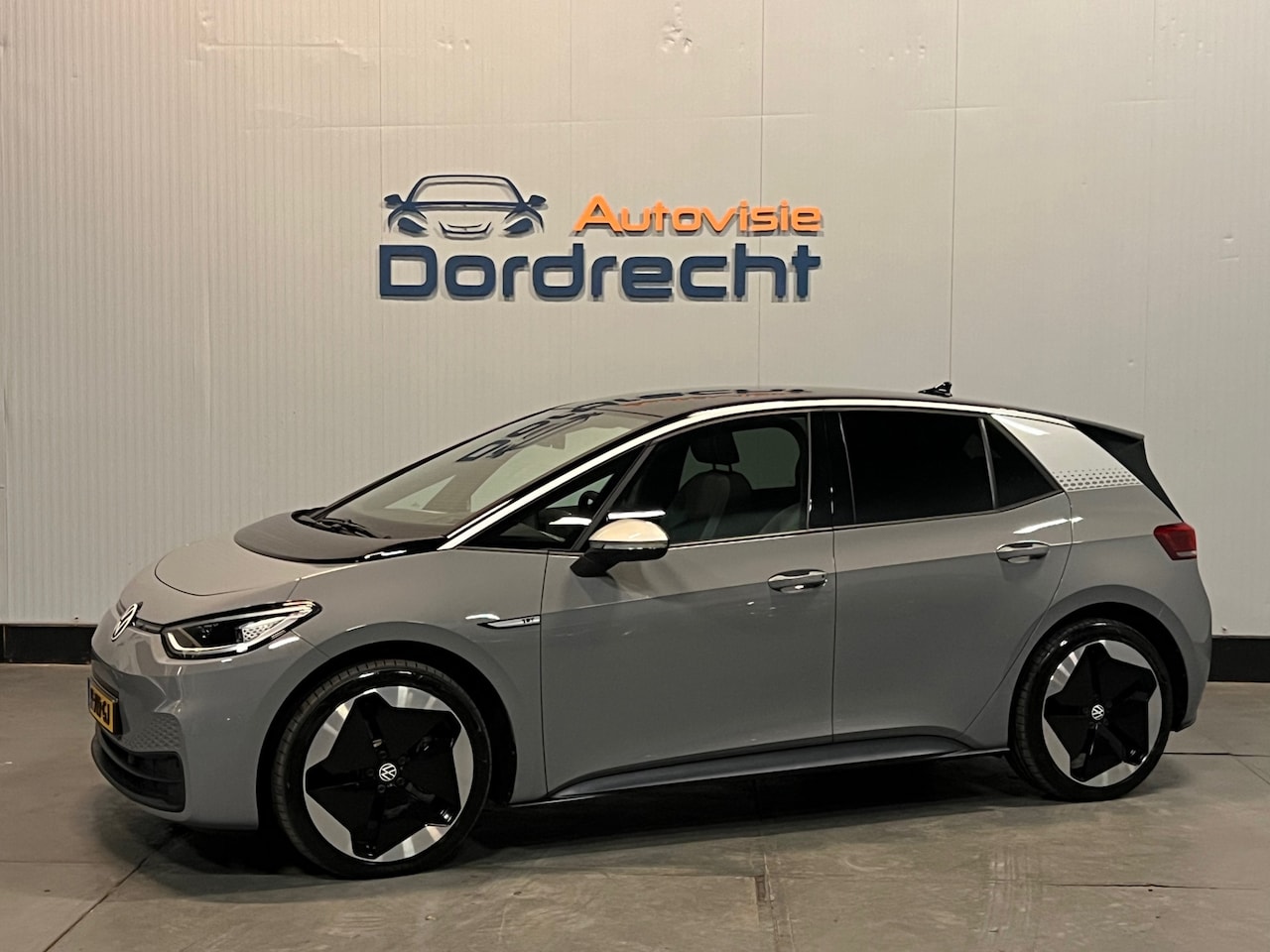 Volkswagen ID.3 - First Max 58 kWh|Pano|Cam|Sfeer|LED|ACC - AutoWereld.nl