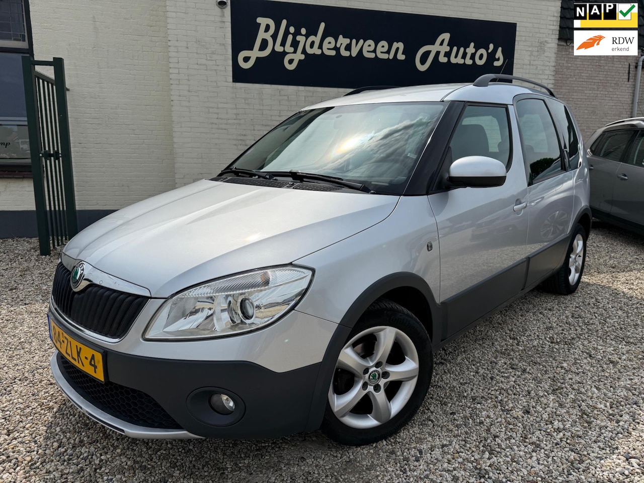 Skoda Roomster - 1.2 TSI Tour 1e Eigenaar | Dealer Onderhouden | Cruise | LM | Parkeersensoren - AutoWereld.nl
