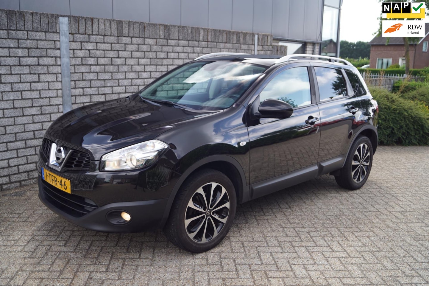Nissan Qashqai - 1.6 Connect Edition Panodak Navi Camera Clima Cruise 4x Elektrische Ramen LMV Trekhaak ENZ - AutoWereld.nl